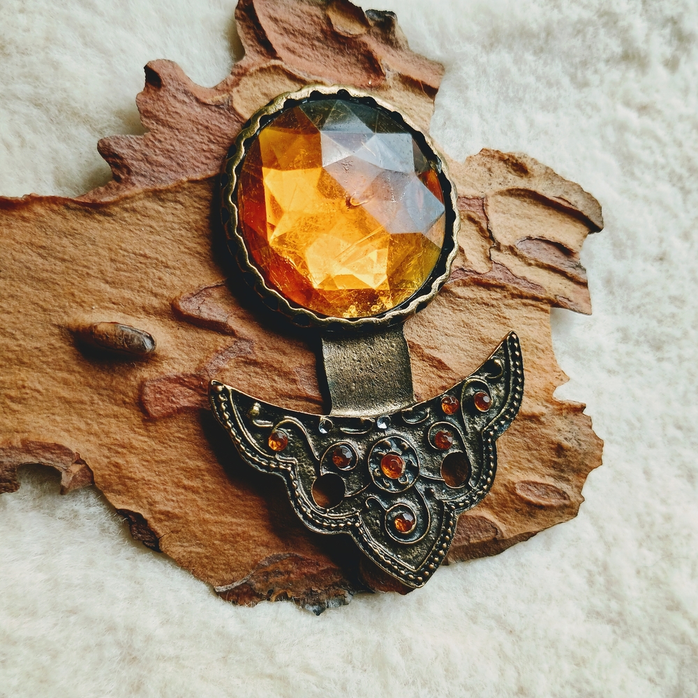 Vintage whimsigothic broken brooch, diy jewelry, crafting, craft supplies
